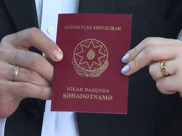 Bakıda bu gün evlənən cütlük nikah şəhadətnaməsini itirdi – FOTO