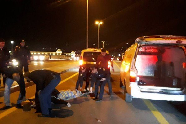 Bakıda avtomobilin vurduğu piyadanın üzərindən başqa bir avtomobil keçdi - FOTO