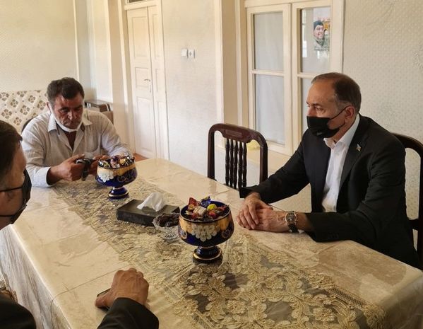 Deputat Nizami Səfərov şəhid ailələrini ziyarət edib – FOTO