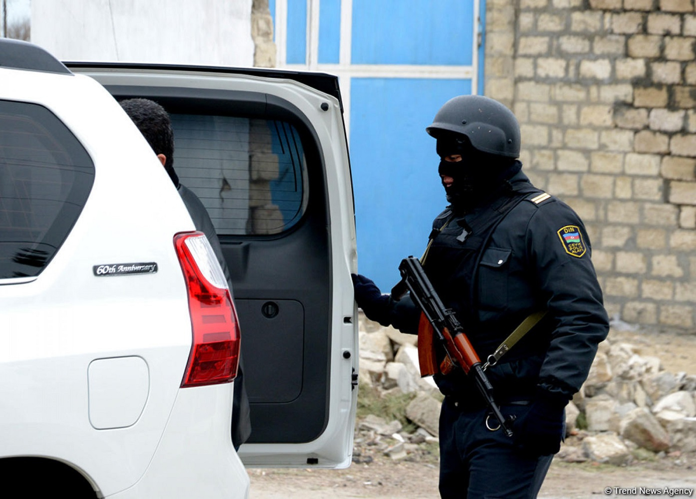 Polis əməliyyatlar keçirdi, saxlanılanlar var
