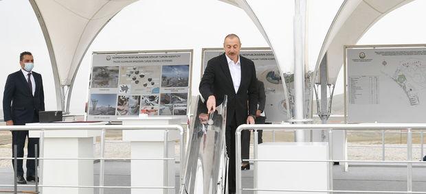 Dövlət başçısı Ağdam şəhərində inşa olunacaq ilk yaşayış binasının təməlini qoydu