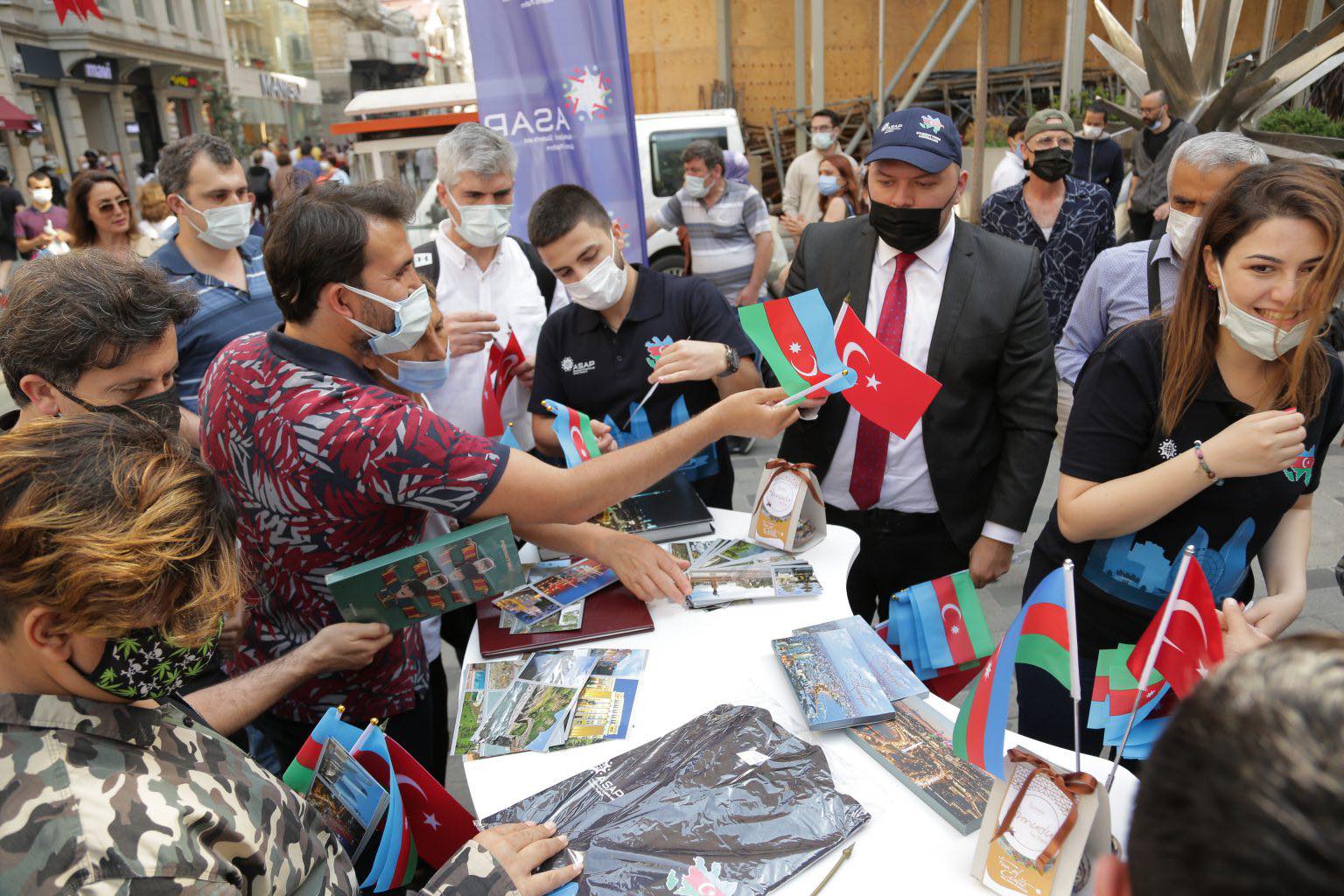 İstanbulun Taksim meydanında Respublika gününə həsr olunan fləşmob keçirildi - FOTOLAR