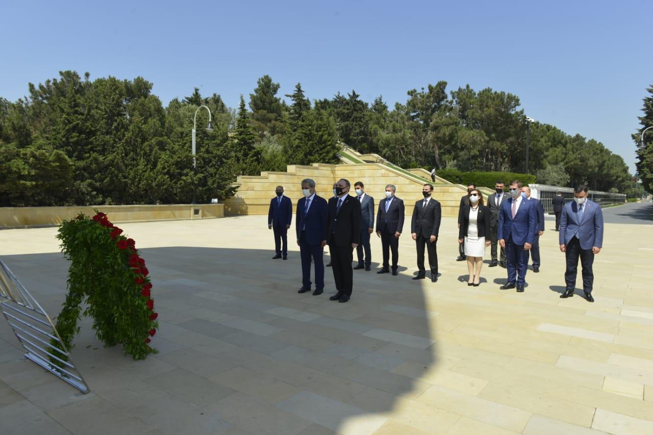 Türkiyənin Baş Prokuroru Fəxri Xiyabanda və Hərbi Qənimətlər Parkında oldu - FOTOLAR