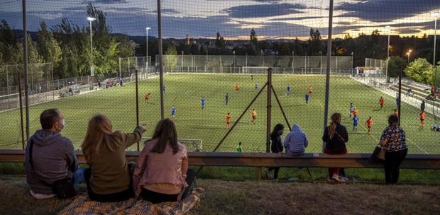 19 yaşlı futbol hakimi yaşıl meydanda öldü