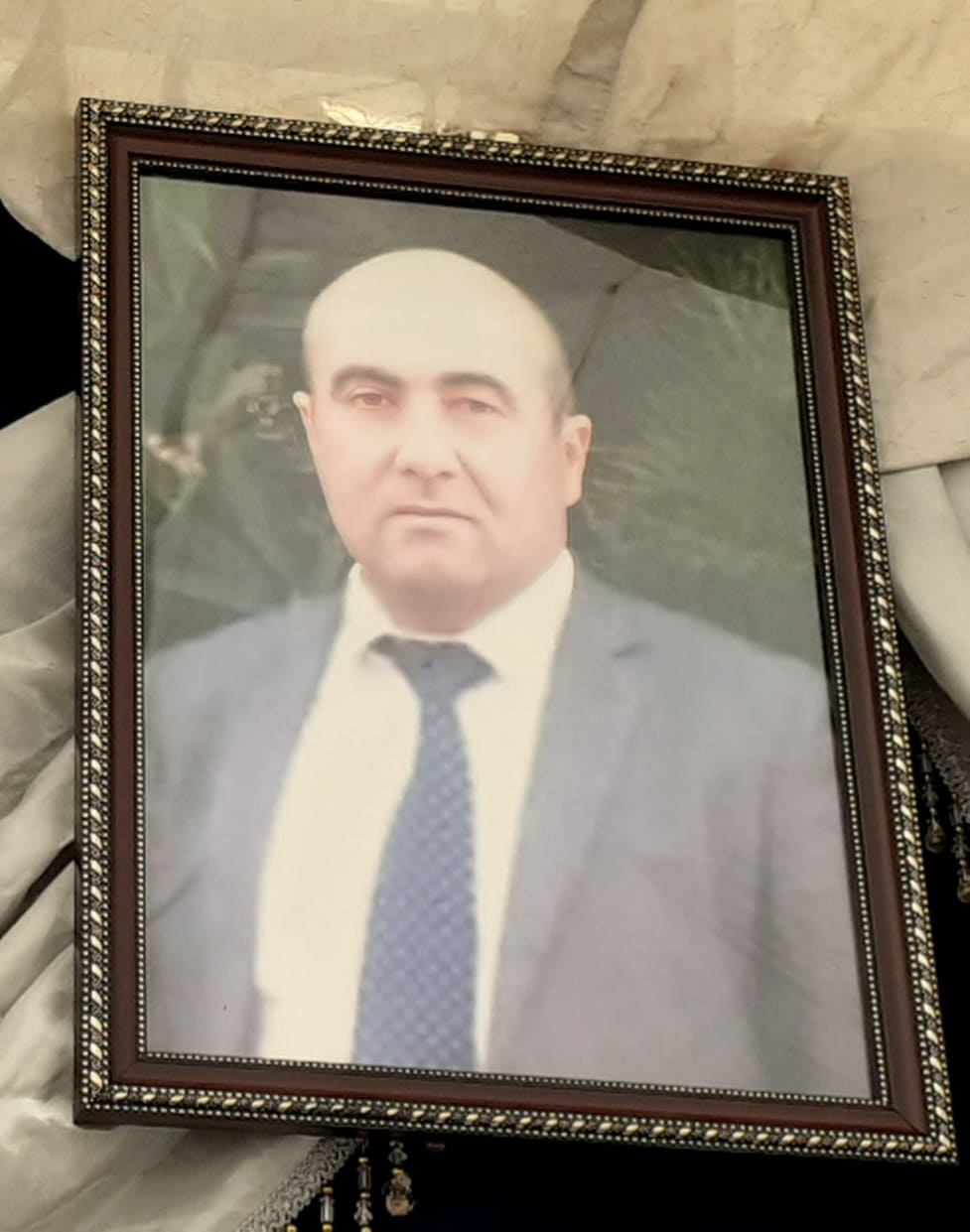 Mina partlaması nəticəsində həlak olan icra nümayəndəsi son mənzilə yola salınır - FOTO