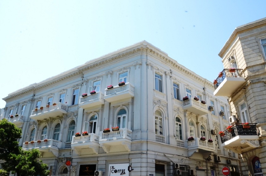 Bakı şəhər icra hakimiyyətindən əhaliyə müraciət - Balkonlar pulsuz... 