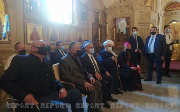 Şeyxülislam Allahşükür Paşazadə Aleksandr İşeinlə vida mərasiminə qatılıb - FOTO