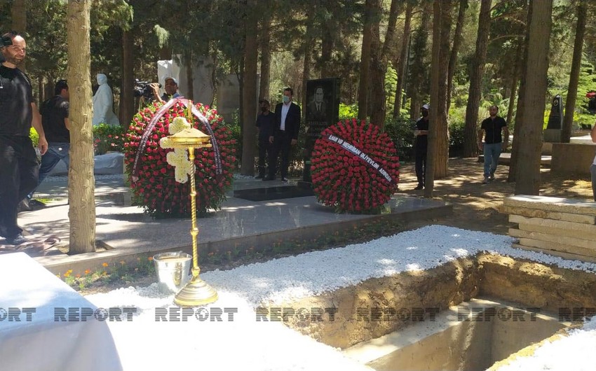 Prezident və xanımı Aleksandr Atanın dəfn mərasiminə əklil göndərdi