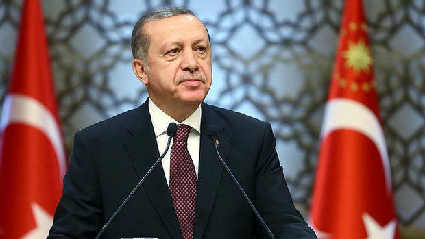 Ərdoğana “Zəfər” adlı Qarabağ atı və “Xarıbülbül” kompozisiyası hədiyyə edilib