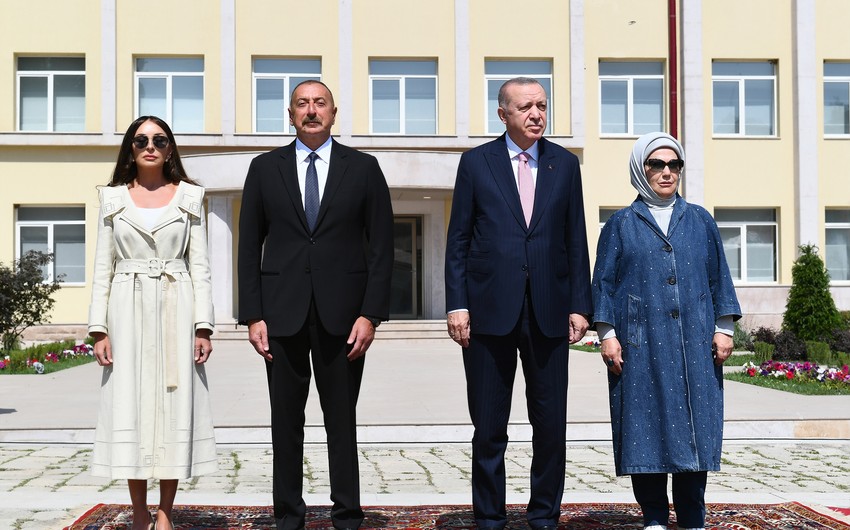 Türkiyə Prezidenti və xanımının şərəfinə nahar verilib