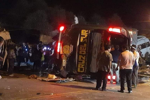 Peruda ağır yol qəzasında 17 nəfər həlak olub, onlar xəsarət alan va