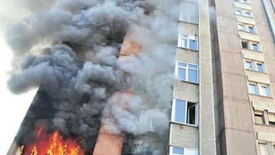 Bakıda yaşayış binasında partlayış olub