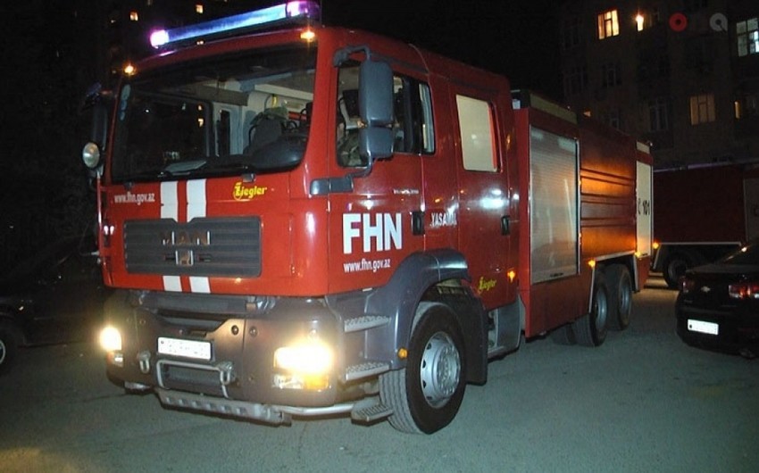 Yasamalda yanğın oldu, FHN-in əməkdaşı ağır yaralandı