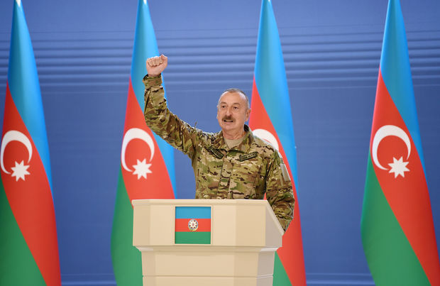 İlham Əliyev Azərbaycan Ordusunun şəxsi heyəti qarşısında çıxışı - CANLI YAYIM