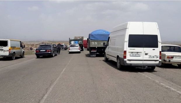 Ermənistanda susuz qalan kəndlilər yolu bağladılar