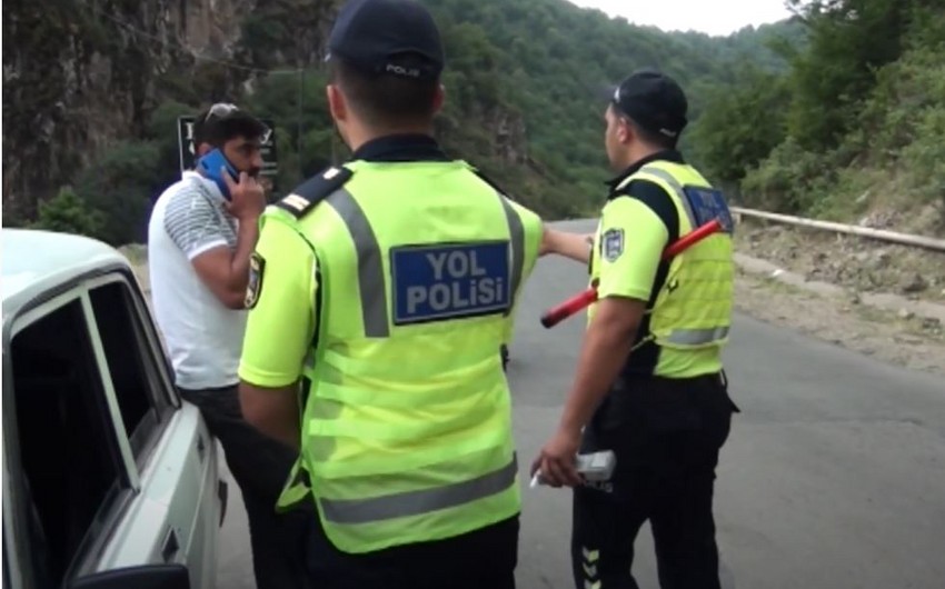 Yol polisi vəzifəli şəxsi sərxoş halda avtomobil idarə edərkən saxladı - VİDEO