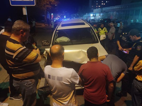 Bakıda “Land Cruiser”in sürücüsü beş maşını vuraraq hadisə yerindən qaçdı – FOTO