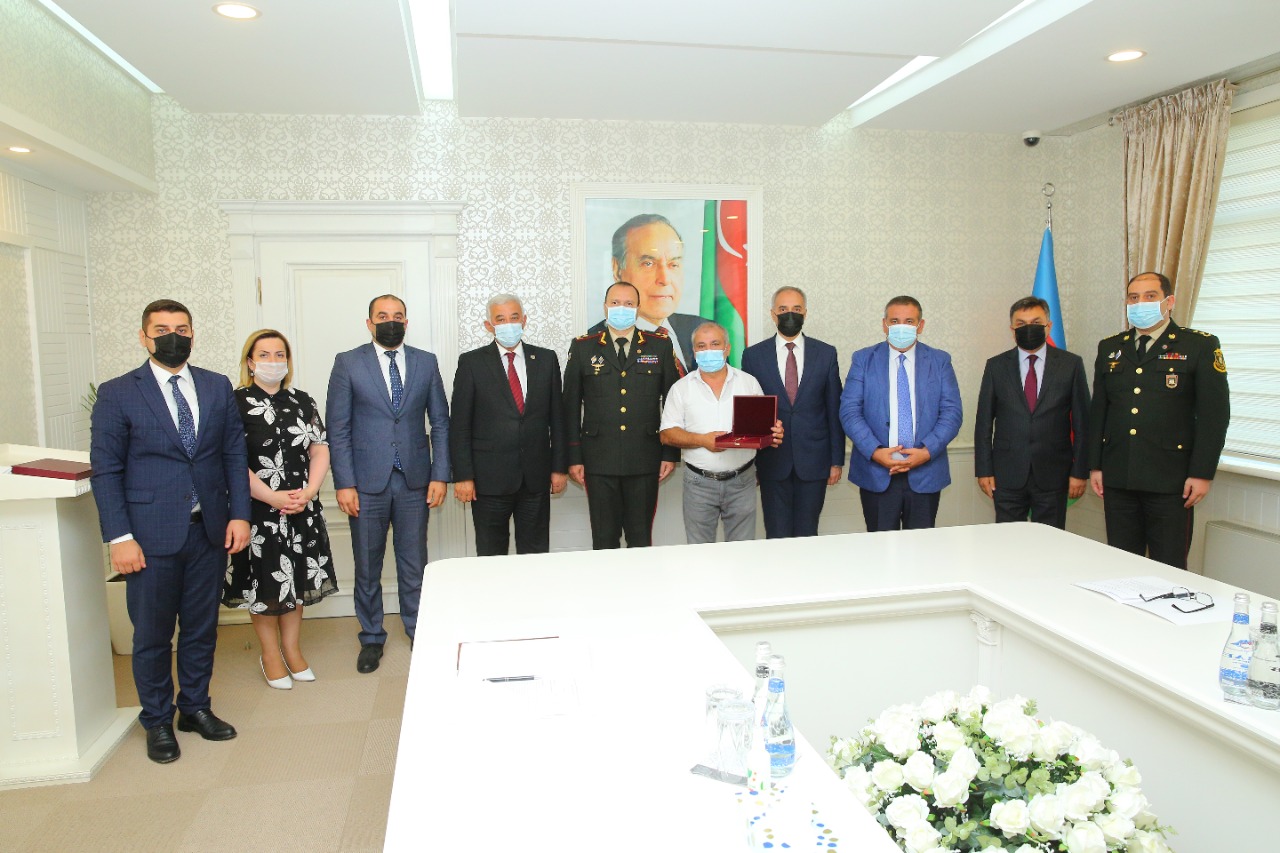 Binəqədi rayonunda “Qarabağ” ordeninin təqdimedilməsi mərasimi keçirildi - FOTOLAR