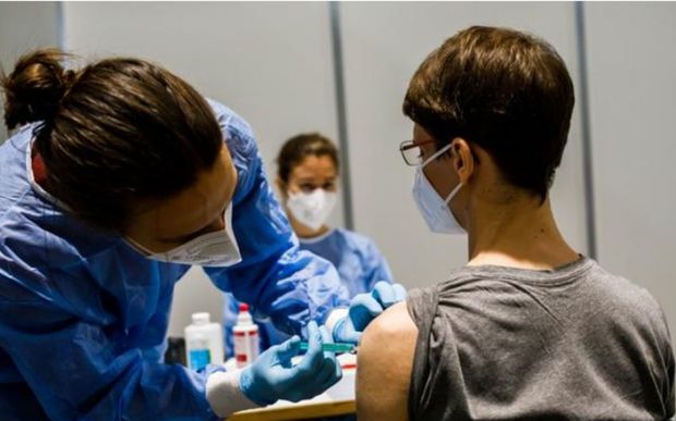 İndoneziyada yeniyetmələrin vaksinasiyasına başlanılıb