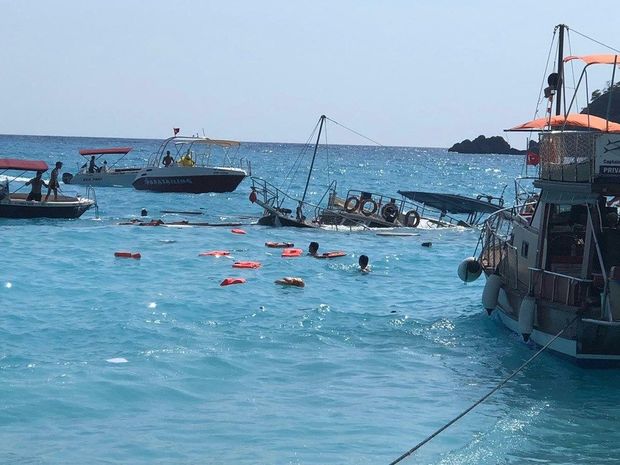 Türkiyədə tur qayığı batıb: Xəsarət alanlar var 