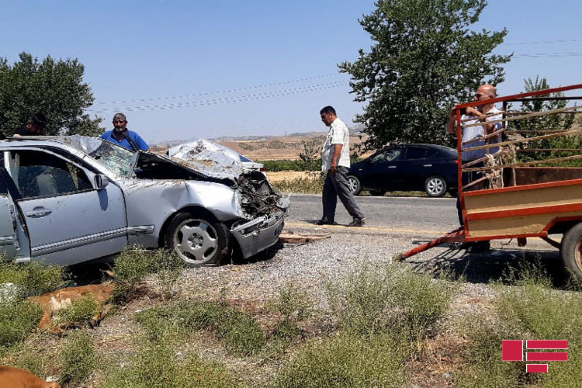 Azərbaycanda iki minik avtomobili toqquşub, 4 nəfər xəsarət alıb 