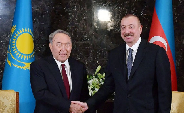 İlham Əliyev Nursultan Nazarbayevi təbrik edib