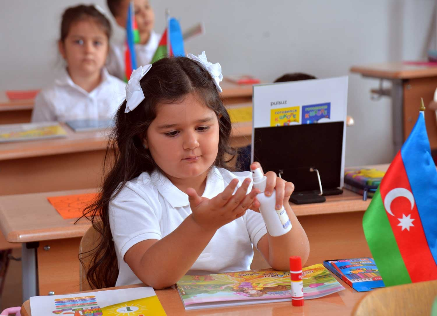 Azərbaycanda şagirdlər üçün yeni geyim formaları - FOTO