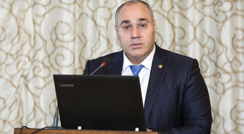 Gömrükdə yaranan növbələr tam aradan qaldırılacaq