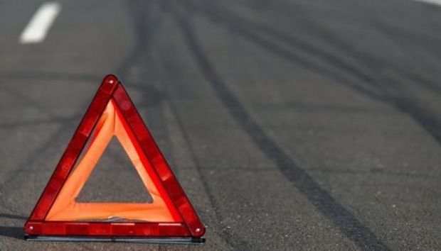 Gəncədə yük maşını qəza törədib sürücü xəsarət alıb