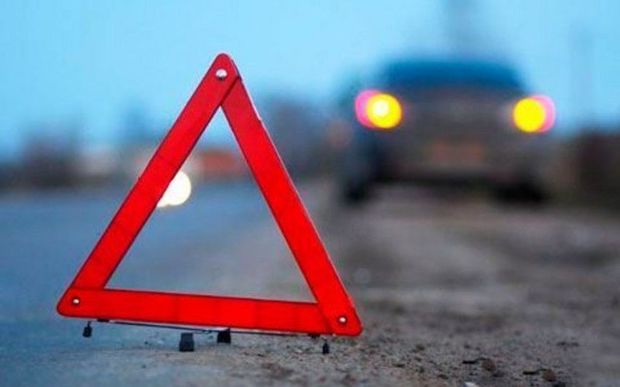 Yevlaxda avtomobil kanala aşıb, üç nəfər xəsarət alıb