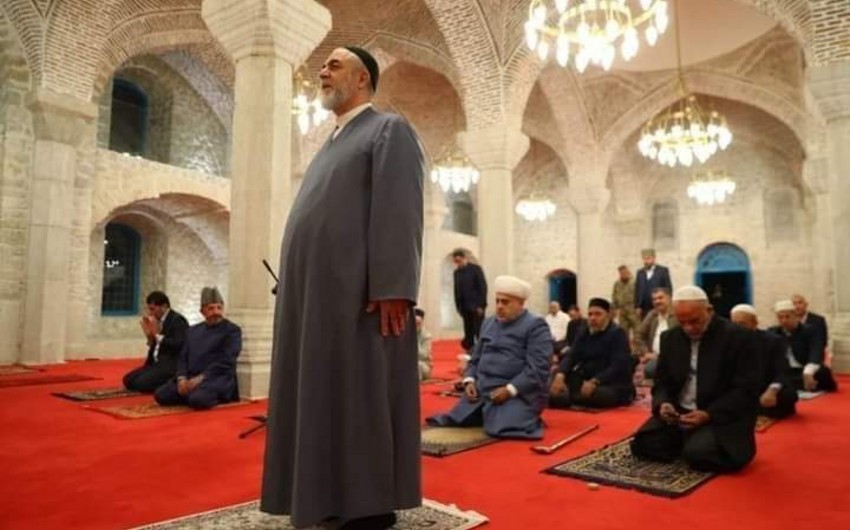 Şuşada namazda Ocaqnejatın Allahşükür Paşazadədən öndə durmasına münasibət