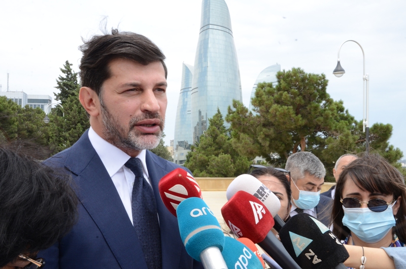 Kaxa Kaladze Şəhidlər Xiyabanını ziyarət etdi