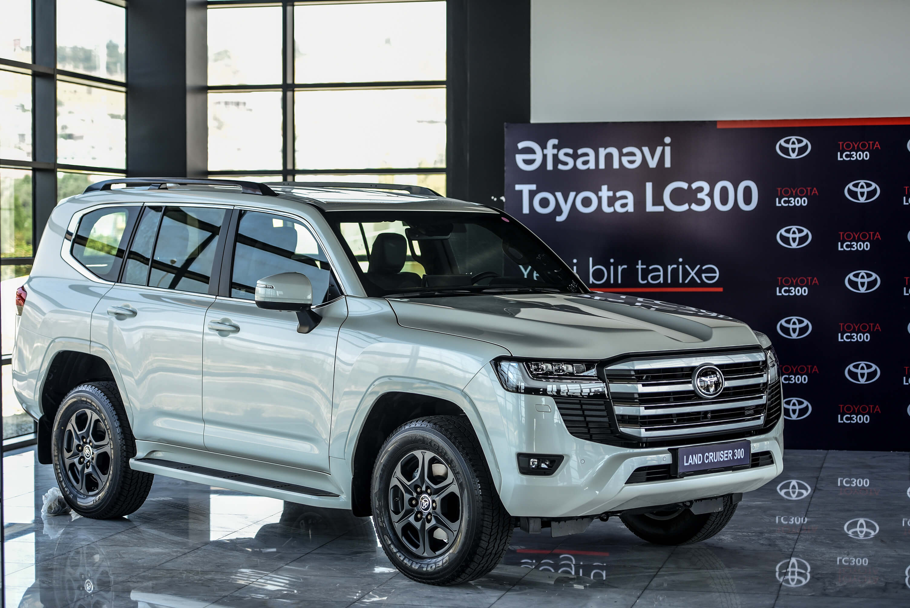 Toyota tam yeni – Land Cruiser-i təqdim edir - FOTOLAR