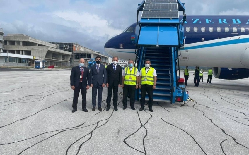 AZAL-ın təyyarəsi ilə Bosniya və Herseqovinaya koronavirusa qarşı peyvənd çatdırılıb