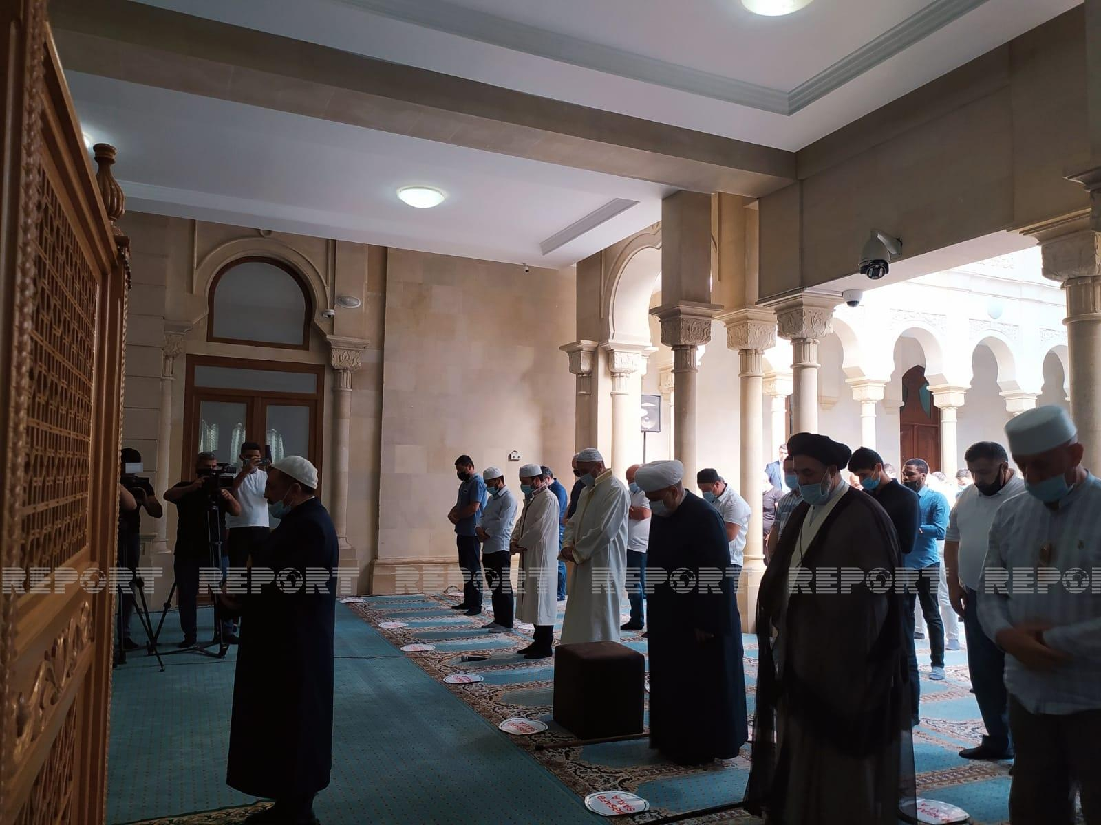 Bakıda bayram namazı qılındı - FOTO
