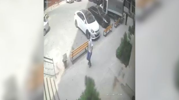 Bakıda oğurluq edən "patı" istifadəçisi binanın komendantını bıçaqladı - VİDEO