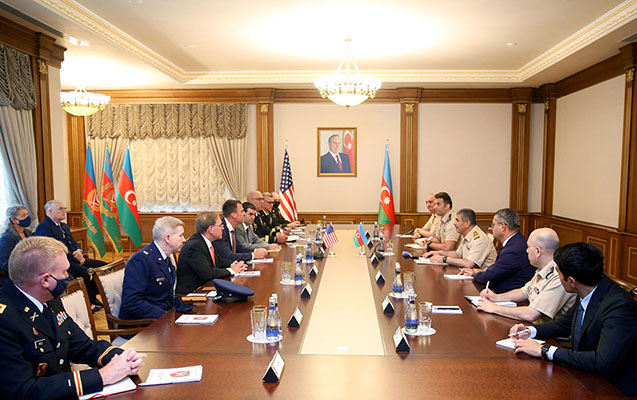 Zakir Həsənov ABŞ generalı ilə sərhəddəki vəziyyəti müzakirə etdi
