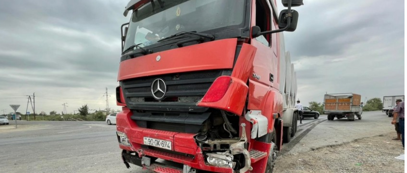 Kürdəmirdə yük və minik avtomobili toqquşub, ölən var