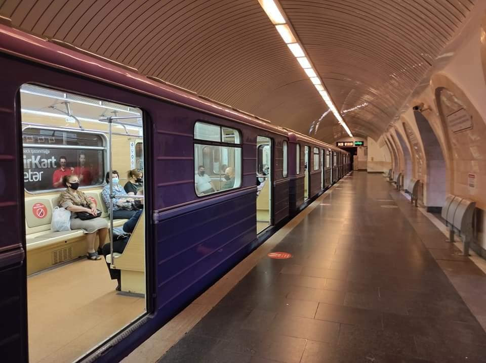 Bakı metrosunda qatarlar tuneldə qaldı - Nə baş verir?