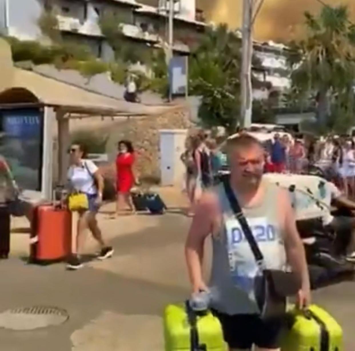 Bodrumda yanğın hotellərə çatdı, turistlər təxliyə edilir - VİDEO