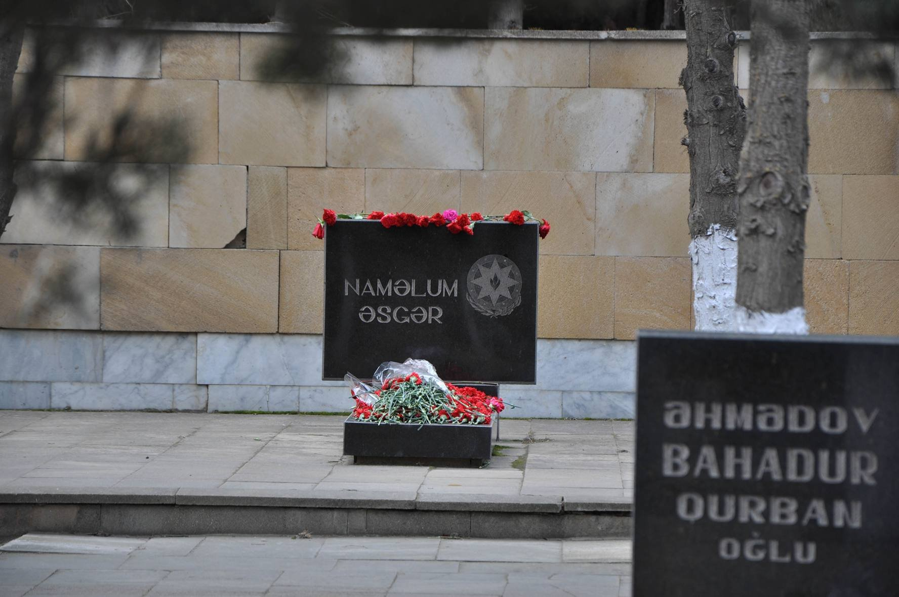 Şəhidlər Xiyabanındakı naməlum qəbirlər açılır