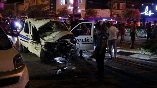 Türkiyədə polislərin olduğu xidməti avtomobil ağır qəza törətdi: Ölən və xəsarət alanlar var - VİDEO