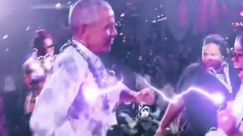 Obama karantin qaydalarını belə pozdu - VİDEO