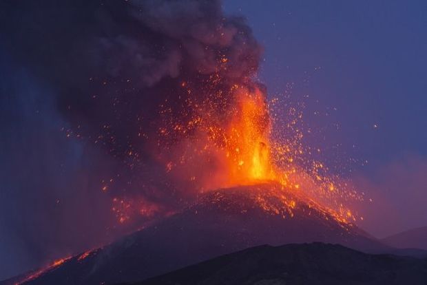 İtaliyadakı Etna vulkanı aktivləşib - VİDEO