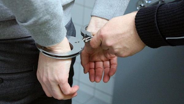 Vəzifəli şəxsdən pul tələb edən “jurnalistlər” saxlanıldı