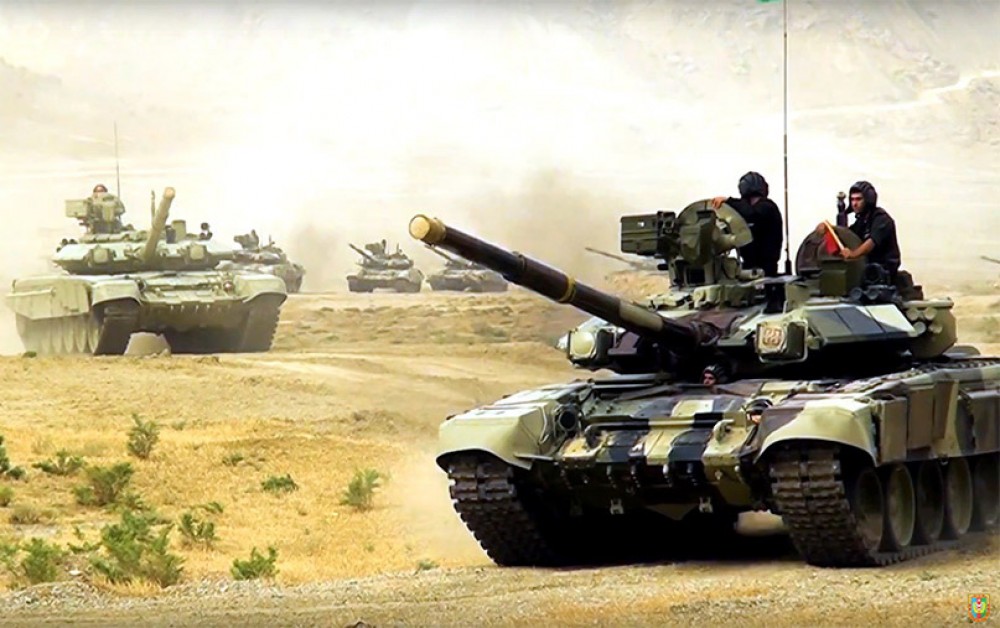 Tank bölmələri intensiv döyüş hazırlığı məşğələlərinə başlayıb - VİDEO