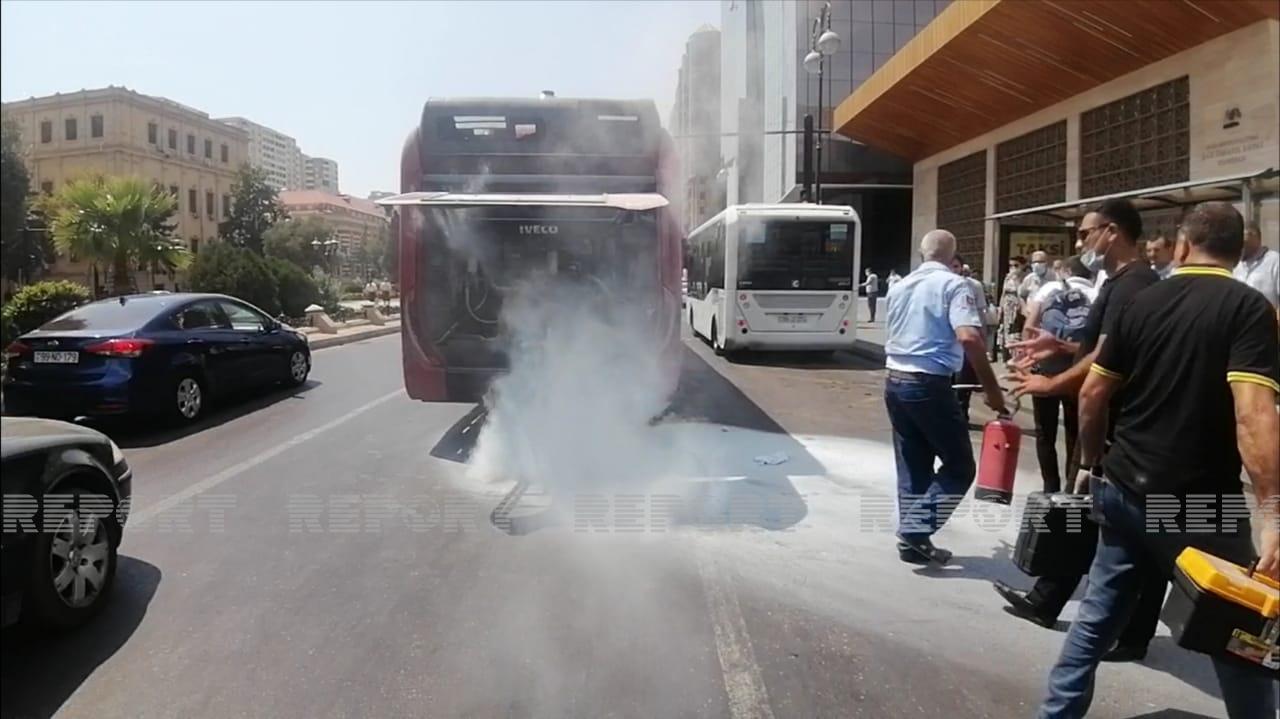 "BakuBus"un avtobusunda yanğın olub, sərnişinlər təxliyə edilib - FOTO+VİDEO