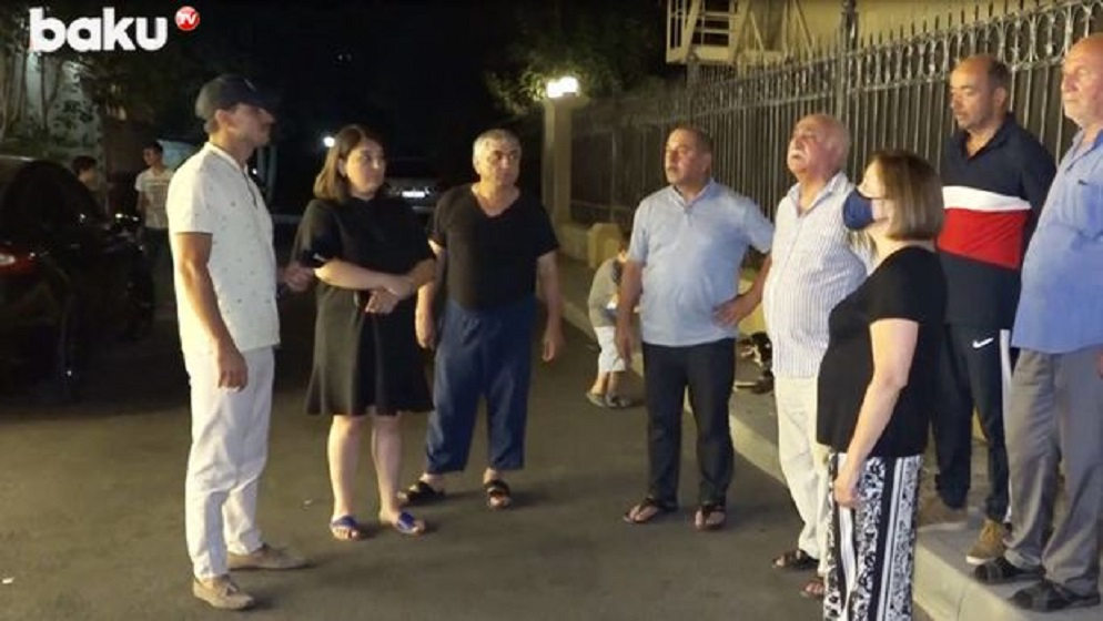 Gecə saat 3-4-ə kimi fəaliyyət göstərən restoran sakinlərin yuxusuna haram qatır - VİDEO