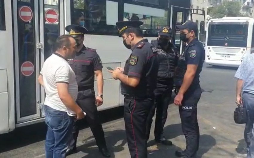 Polis ictimai nəqliyyatda kütləvi yoxlama-nəzarət tədbirləri keçirir -  FOTOLAR