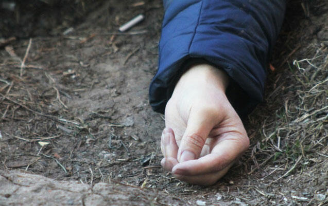 Azərbaycanda 11 yaşlı uşağı anasının tanışı döyərək öldürüb - Rəsmi
